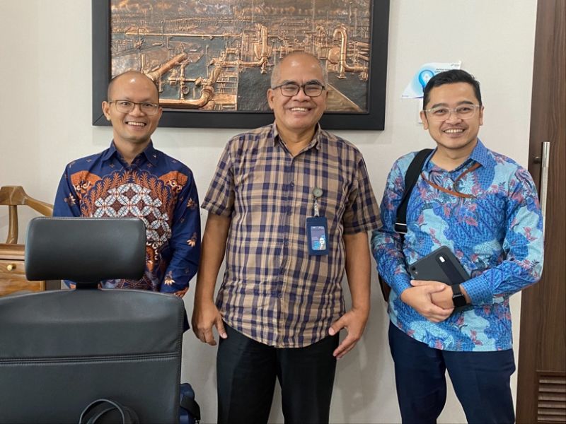 Triage Presentasikan Laporan Forensic Accounting Technology (FAT) kepada Komisioner PGN Amien Sunaryadi